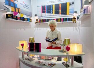 Kreativ bleiben in jedem Alter: Warum das Dichten und Schreiben den Kopf wach und aufmerksam halten kann Dichten ist die große Leidenschaft von Gabriele Kirch, dies sich auch in diesem Jahr wieder auf der Frankfurter Buchmesse präsentiert hat. Bildquelle: © Gabriele Kirch