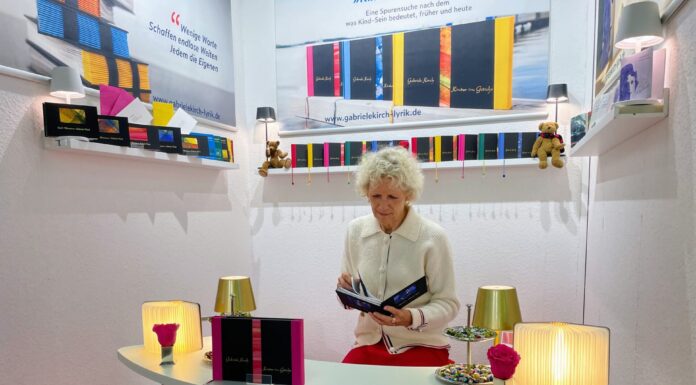 Kreativ bleiben in jedem Alter: Warum das Dichten und Schreiben den Kopf wach und aufmerksam halten kann Dichten ist die große Leidenschaft von Gabriele Kirch, dies sich auch in diesem Jahr wieder auf der Frankfurter Buchmesse präsentiert hat. Bildquelle: © Gabriele Kirch