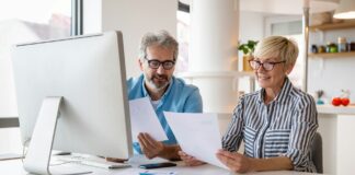 Rente ODER arbeiten – Rente UND arbeiten? Das Thema Rente ist ein schon lange nicht mehr immer positiv belegtes Thema in unserer Gesellschaft.Bildquelle: © Getty Images