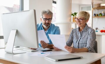 Rente ODER arbeiten – Rente UND arbeiten? Das Thema Rente ist ein schon lange nicht mehr immer positiv belegtes Thema in unserer Gesellschaft.Bildquelle: © Getty Images