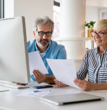 Rente ODER arbeiten – Rente UND arbeiten? Das Thema Rente ist ein schon lange nicht mehr immer positiv belegtes Thema in unserer Gesellschaft.Bildquelle: © Getty Images