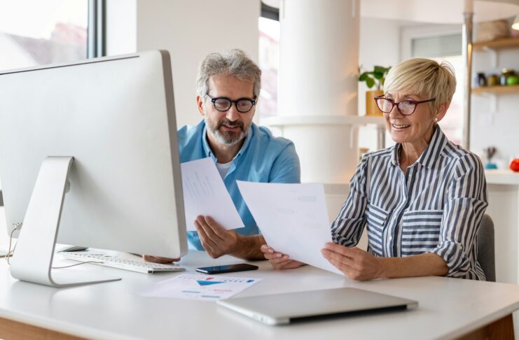 Rente ODER arbeiten – Rente UND arbeiten? Das Thema Rente ist ein schon lange nicht mehr immer positiv belegtes Thema in unserer Gesellschaft.Bildquelle: © Getty Images