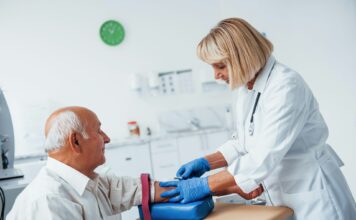 Warum Vorsorgeuntersuchungen Risiken besser einschätzen als datenbasierte Tools Regelmäßige Vorsorgeuntersuchungen sind ein wichtiges Tool in der Früherkennung. Bildquelle: © Getty Images / Unsplash.com