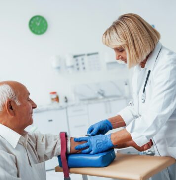 Warum Vorsorgeuntersuchungen Risiken besser einschätzen als datenbasierte Tools Regelmäßige Vorsorgeuntersuchungen sind ein wichtiges Tool in der Früherkennung. Bildquelle: © Getty Images / Unsplash.com