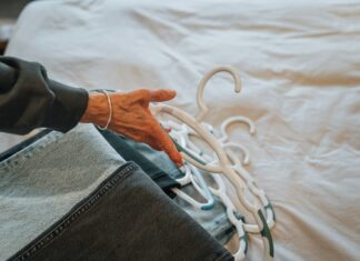 Weniger Ballast, mehr Klarheit – Ordnung als Lebensqualität Ein Jahreswechsel ist auch immer ein guter Zeitpunkt sich das Thema Ordnung vorzunehmen und tatsächlich mal ordentlich auszumisten. Bildquelle: © Cphotos / Unsplash.com