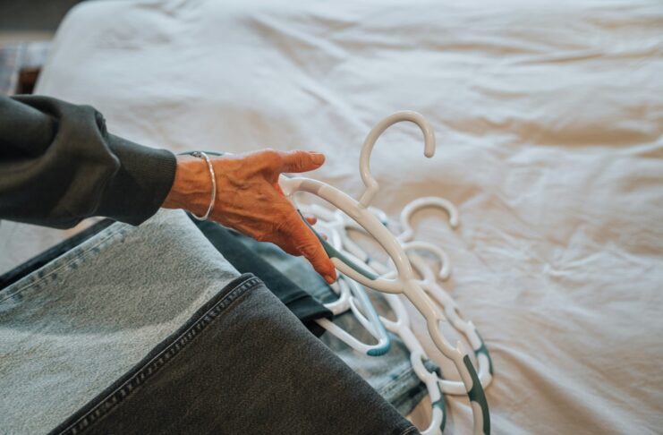 Weniger Ballast, mehr Klarheit – Ordnung als Lebensqualität Ein Jahreswechsel ist auch immer ein guter Zeitpunkt sich das Thema Ordnung vorzunehmen und tatsächlich mal ordentlich auszumisten. Bildquelle: © Cphotos / Unsplash.com