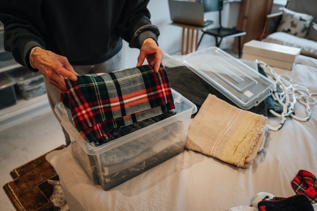 Es kann sehr befreiend sein endlich mal alles durch zu gehen uns richtig auszumisten. Bildquelle: © Cphotos / Unsplash.com