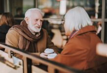 Partnersuche 59plus: So klappt der Neustart in die Liebe Auch mit 59plus ist die Partnersuche ein spannendes Abenteuer. Bildquelle: © Getty Images / Unsplash.com