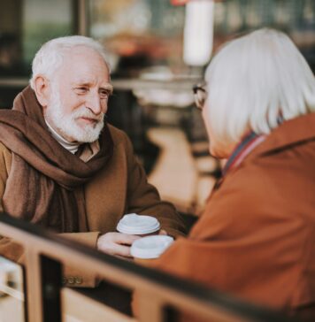 Partnersuche 59plus: So klappt der Neustart in die Liebe Auch mit 59plus ist die Partnersuche ein spannendes Abenteuer. Bildquelle: © Getty Images / Unsplash.com