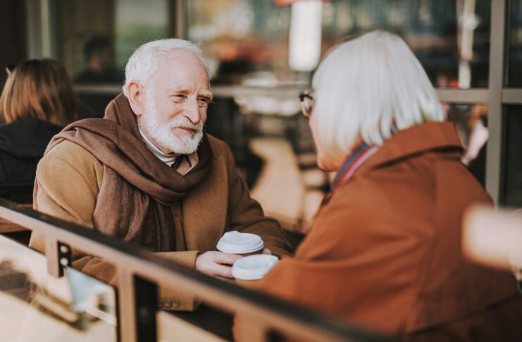 Partnersuche 59plus: So klappt der Neustart in die Liebe Auch mit 59plus ist die Partnersuche ein spannendes Abenteuer. Bildquelle: © Getty Images / Unsplash.com