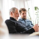 Besprechen Sie Ihren Wunsch mit ihrer Familie und/oder Angehörigen. Der Tod (ob selbst bestimmt oder nicht) sollte bei keinem von uns mehr ein Tabuthema sein. Bildquelle: © Getty Images / Unsplash.com