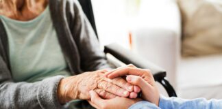 In guten Händen: So finden Sie eine passende Pflegeeinrichtung Wie finde ich die passende Pflegeeinrichtung für meine/n Partner:in oder Angehörigen? Bildquelle: © Getty Images / Unsplash.com