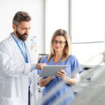 Digitale Praxisorganisation ermöglicht effizientere Abläufe, entlastet medizinisches Personal und verbessert die Versorgung von Patientinnen und Patienten. Bildquelle: © Getty Images / Unsplash.com