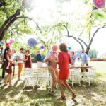 Wann sind sie das letzte Mal tanzen gegangen oder haben spontan ein Tänzchen gewagt? Und ist es nicht längst mal wieder an der Zeit dafür? Bildquelle: © Getty Images / Unsplash.com