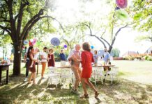 Tanzen und feiern im Alter 59plus Wann sind sie das letzte Mal tanzen gegangen oder haben spontan ein Tänzchen gewagt? Und ist es nicht längst mal wieder an der Zeit dafür? Bildquelle: © Getty Images / Unsplash.com