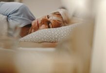 Mit zunehmendem Alter besser schlafen – das passende Polsterbett wählen Ein gut ausgesuchtes Polsterbett sorgt in jedem Fall für angenehmen Schlafkomfort. Bildquelle: © Getty Images / Unsplash.com