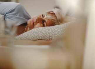 Mit zunehmendem Alter besser schlafen – das passende Polsterbett wählen Ein gut ausgesuchtes Polsterbett sorgt in jedem Fall für angenehmen Schlafkomfort. Bildquelle: © Getty Images / Unsplash.com