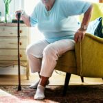 Mit 59plus macht sich die natürliche Abnutzung der (Knie-)Gelenke zunehmend bemerkbar. Bildquelle: © Curated Lifestyle / Unsplash.com