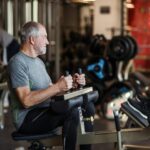 Gezieltes Krafttraining hilft die Muskulatur rund um dsa Gelenk aufzubauen und somit zu entlasten. Bildquelle:  © Getty Images / Unsplash.com