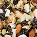 Nüsse sind eine wertvolle Quele für wichtige Nährstoffe. Insbesondere Selen können wir uns auf eine ganz natürliche Art und Weise zuführen, in dem wir Paranüsse essen. Bildquelle. © Curatetd Lifestyle / Unsplash.com