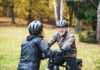 Aktiv ein Leben lang: Warum regelmäßige Bewegung so wichtig ist Bewegung bleibt bis ins hohe Alter das A und O. Vor allem Radfahren schont die Gelenke und Muskeln. Bildquelle: © Getty Images / Unsplash.com