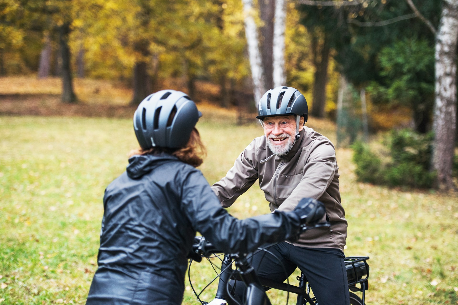 Bewegung bleibt bis ins hohe Alter das A und O. Vor allem Radfahren schont die Gelenke und Muskeln. Bildquelle: © Getty Images / Unsplash.com Bewegung bleibt bis ins hohe Alter das A und O. Vor allem Radfahren schont die Gelenke und Muskeln. Bildquelle: © Getty Images / Unsplash.com